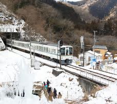 正に雪が飾ったような・・夜話